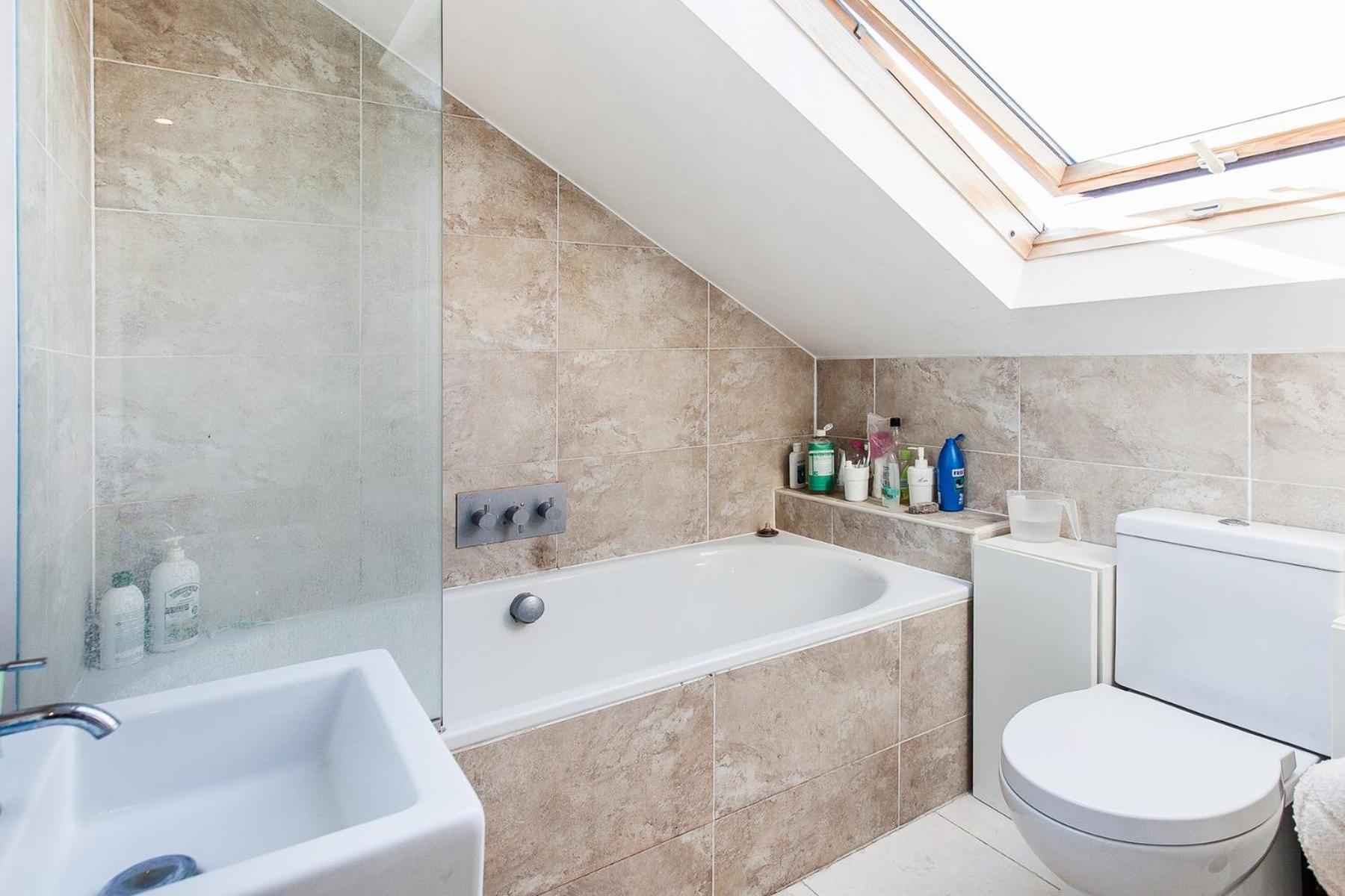 3 Bedroom Spacious And Bright *